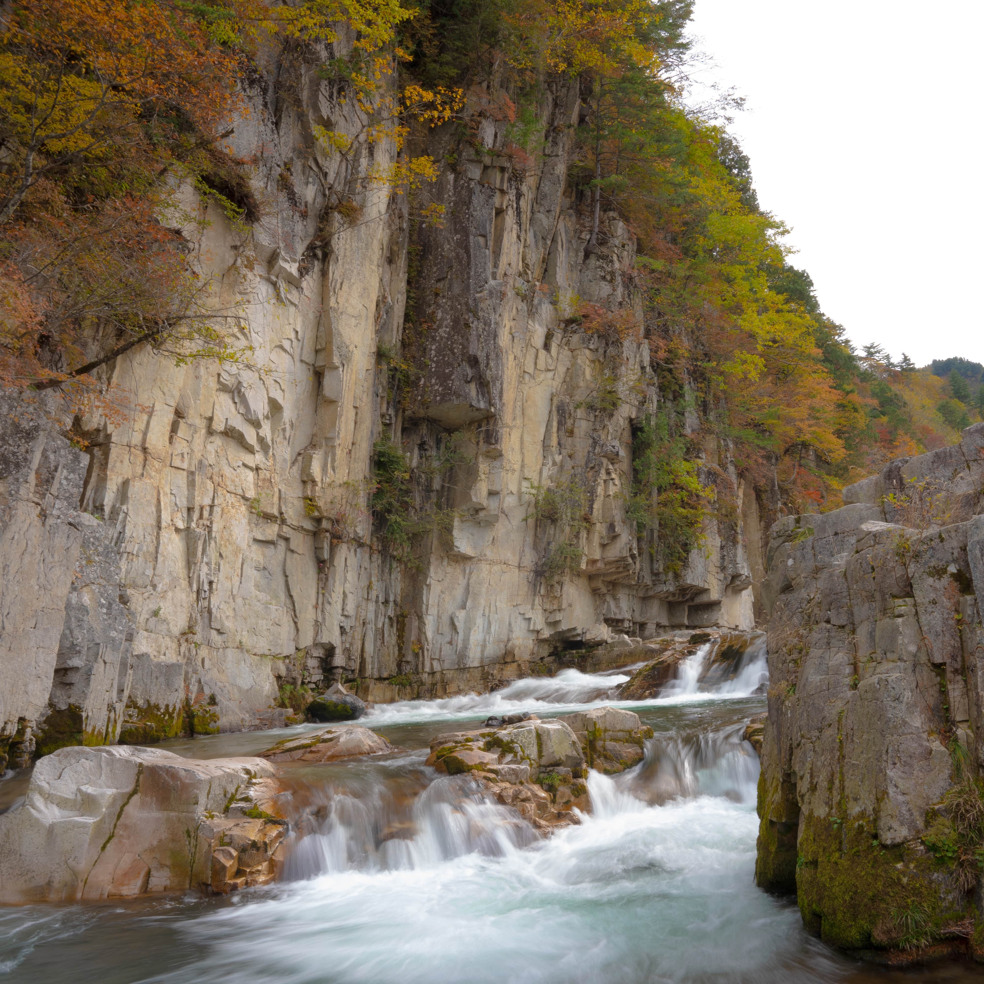 北日光奥会津・小豆温泉 窓明の湯 屏風岩