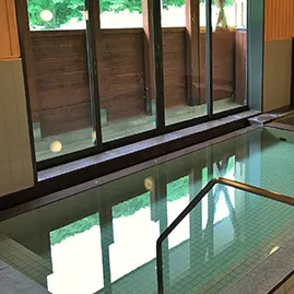 北日光奥会津・小豆温泉 窓明の湯　の浴槽